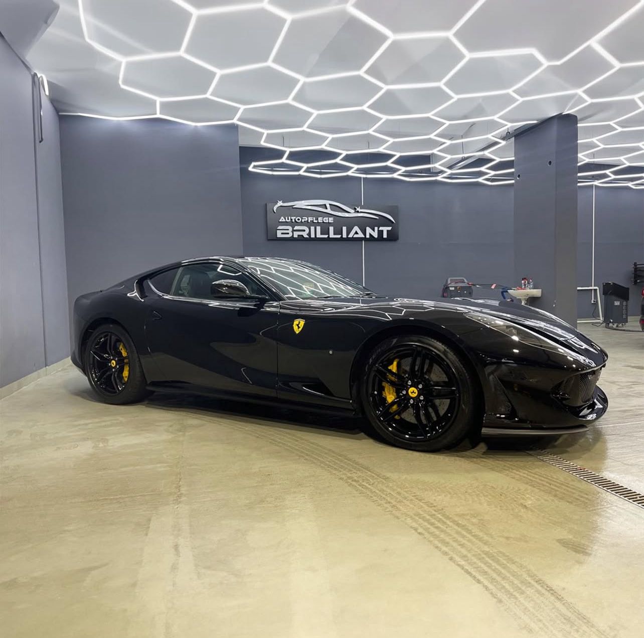 Ferrari (Schwarz) - Bild 1
